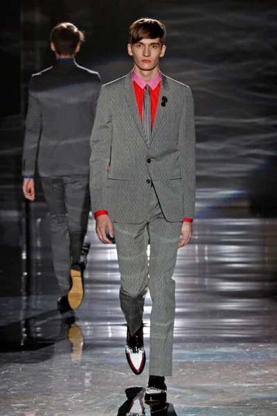 Look 9